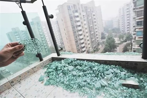 玻璃幕墙自爆