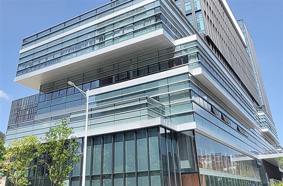 东莞产业园玻璃幕墙找谁做靠谱