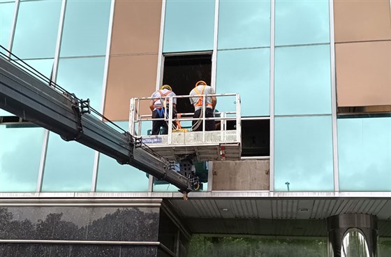 广州玻璃幕墙维修更换