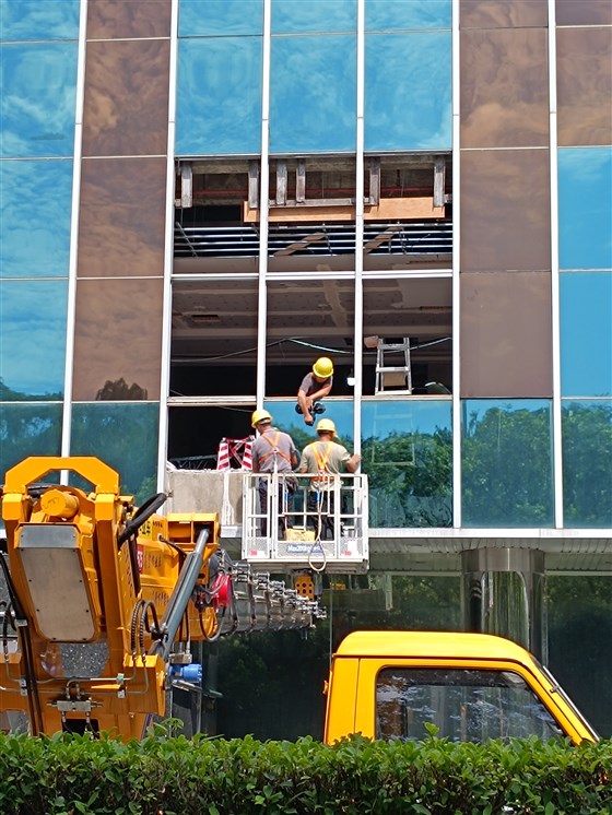 深圳玻璃幕墙维修