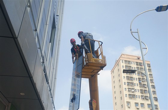 广州玻璃幕墙更换维修