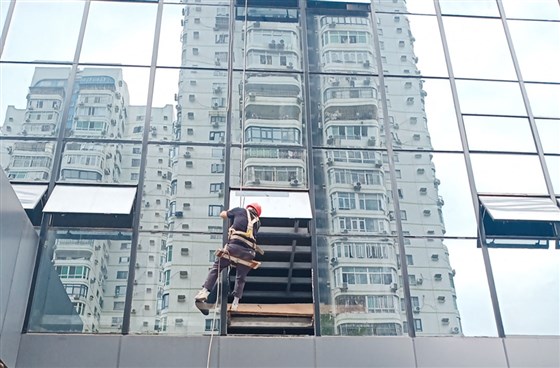 玻璃幕墙维护保养