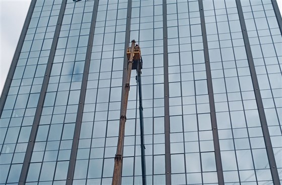 高空换玻璃贵吗