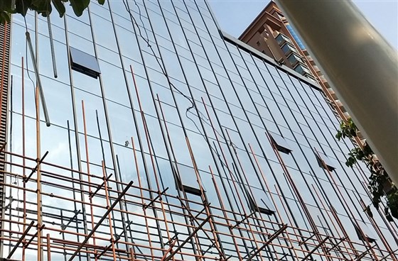 半隐框玻璃幕墙有什么好