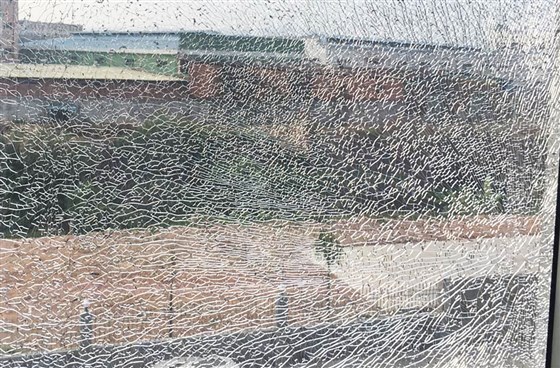 深圳幕墙玻璃自爆维修找谁做