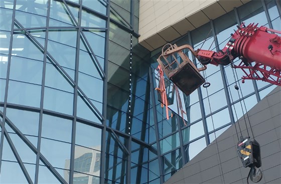 东莞玻璃幕墙专业维修哪家不错
