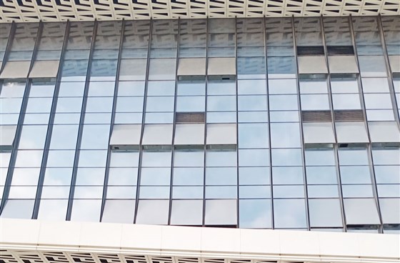 深圳玻璃幕墙开窗改造价格