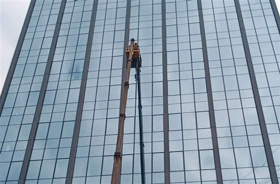 深圳比较专业的玻璃幕墙维修公司