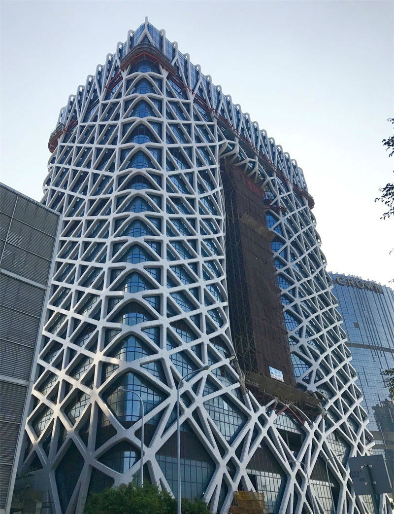 3D曲面造型铝板装饰面+内层玻璃幕墙 