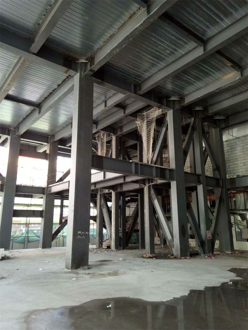 主体结构采用重型钢结构框架，按25层建造要求设计（实景图）