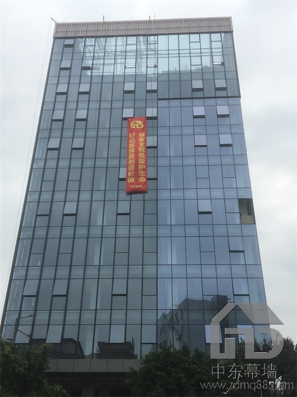 深圳新安玻璃幕墙多少钱一个平方