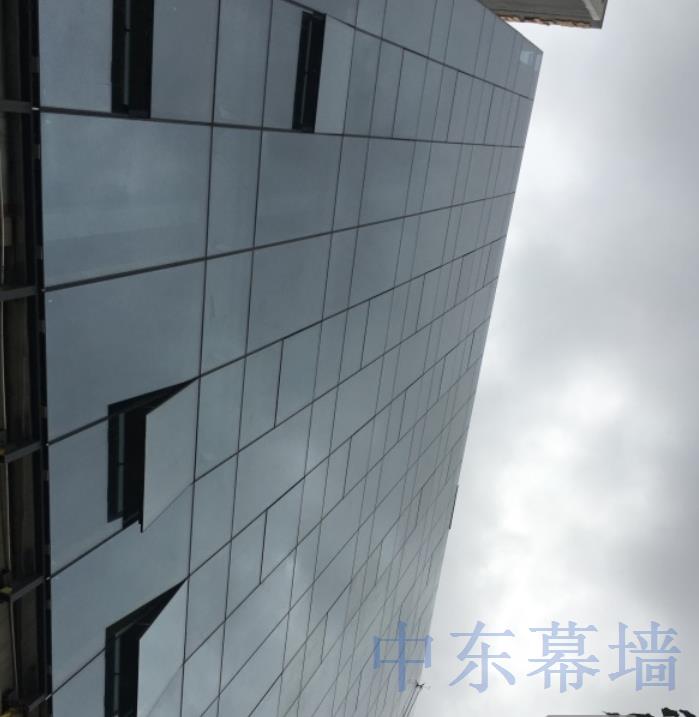 深圳坪山玻璃幕墙安装一平米多少钱