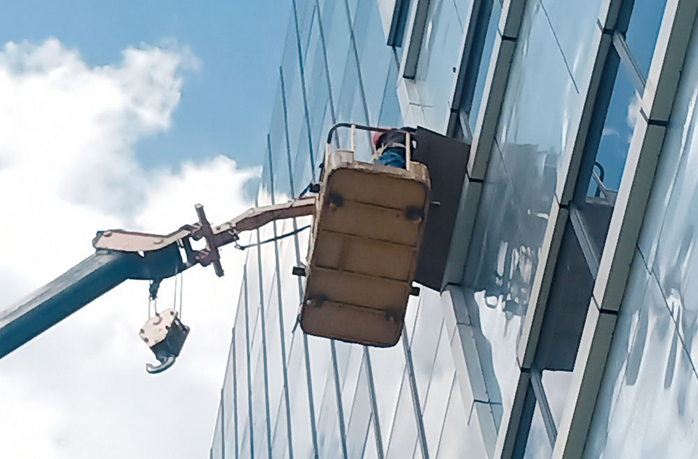 深圳玻璃幕墙维修找谁