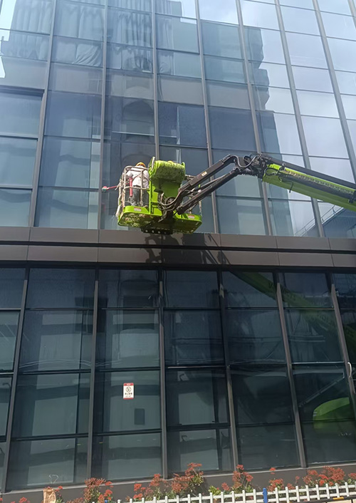 玻璃幕墙维修