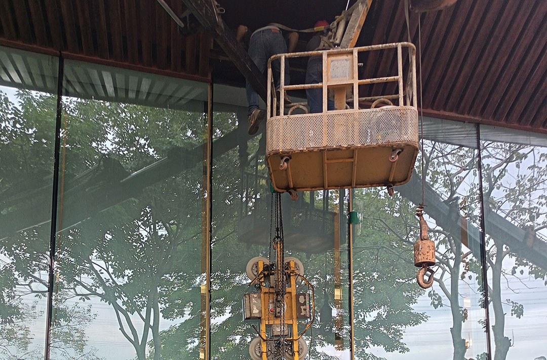 深圳幕墙玻璃维修公司