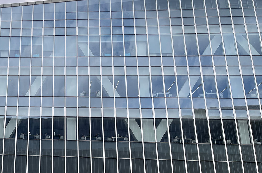 明框和半隐框玻璃幕墙价格差异