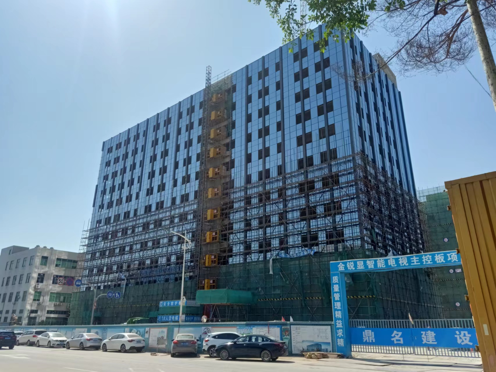 深圳玻璃幕墙价格：一个需要多方面理解的问题