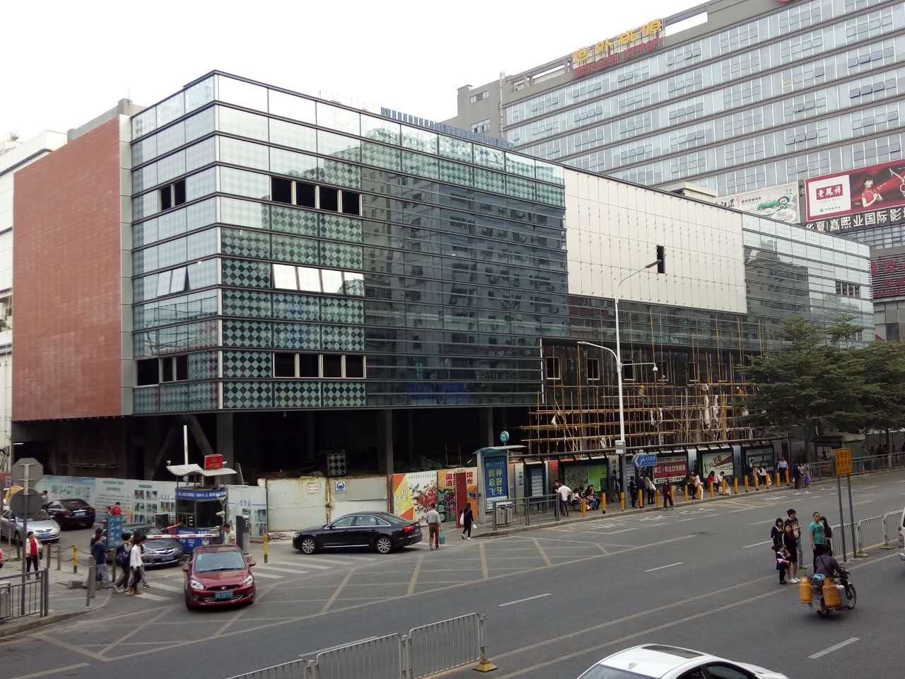 佛山玻璃幕墙检修价格：费用构成与市场行情