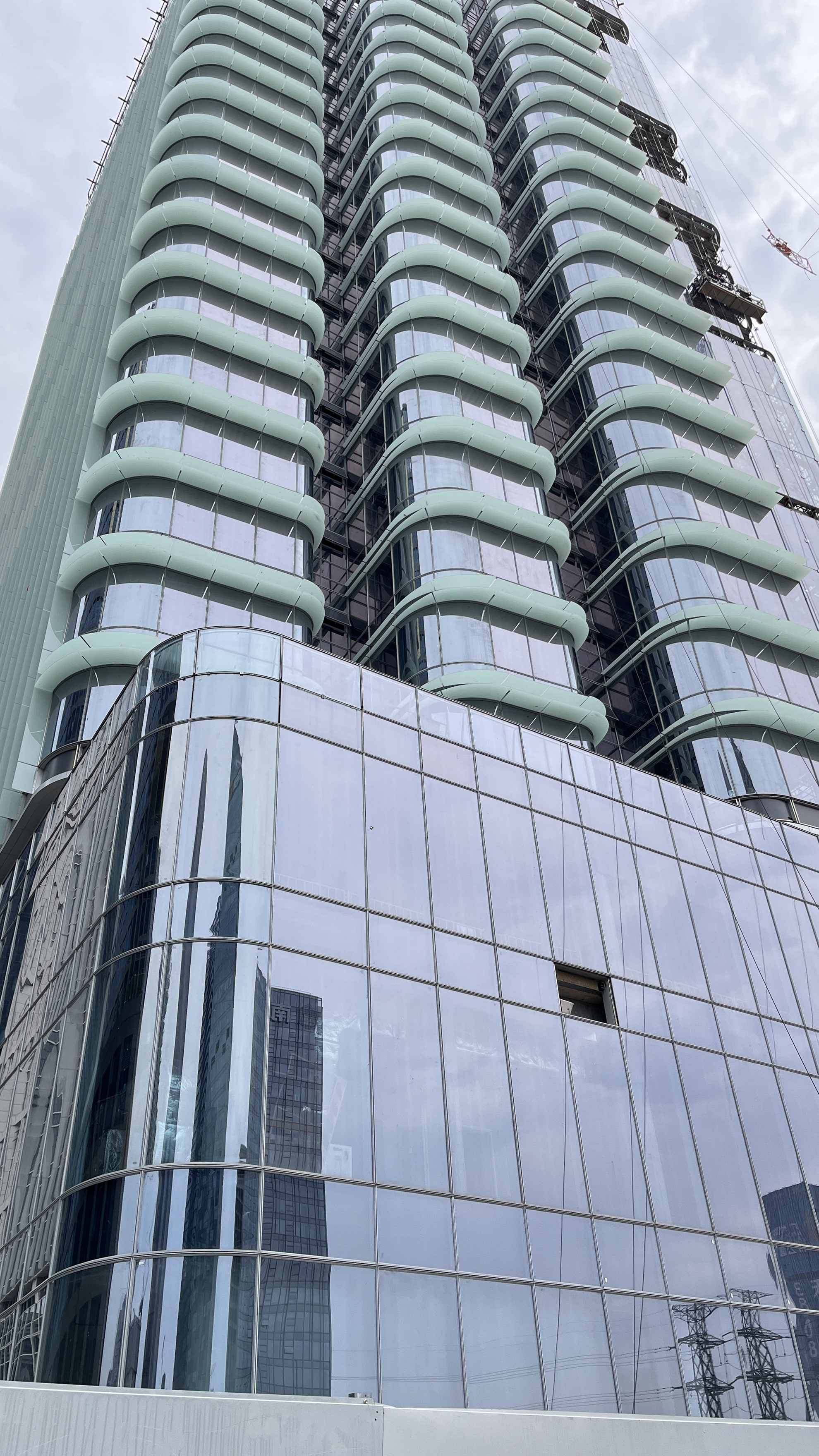 广州明框式玻璃幕墙价格构成与市场行情梳理