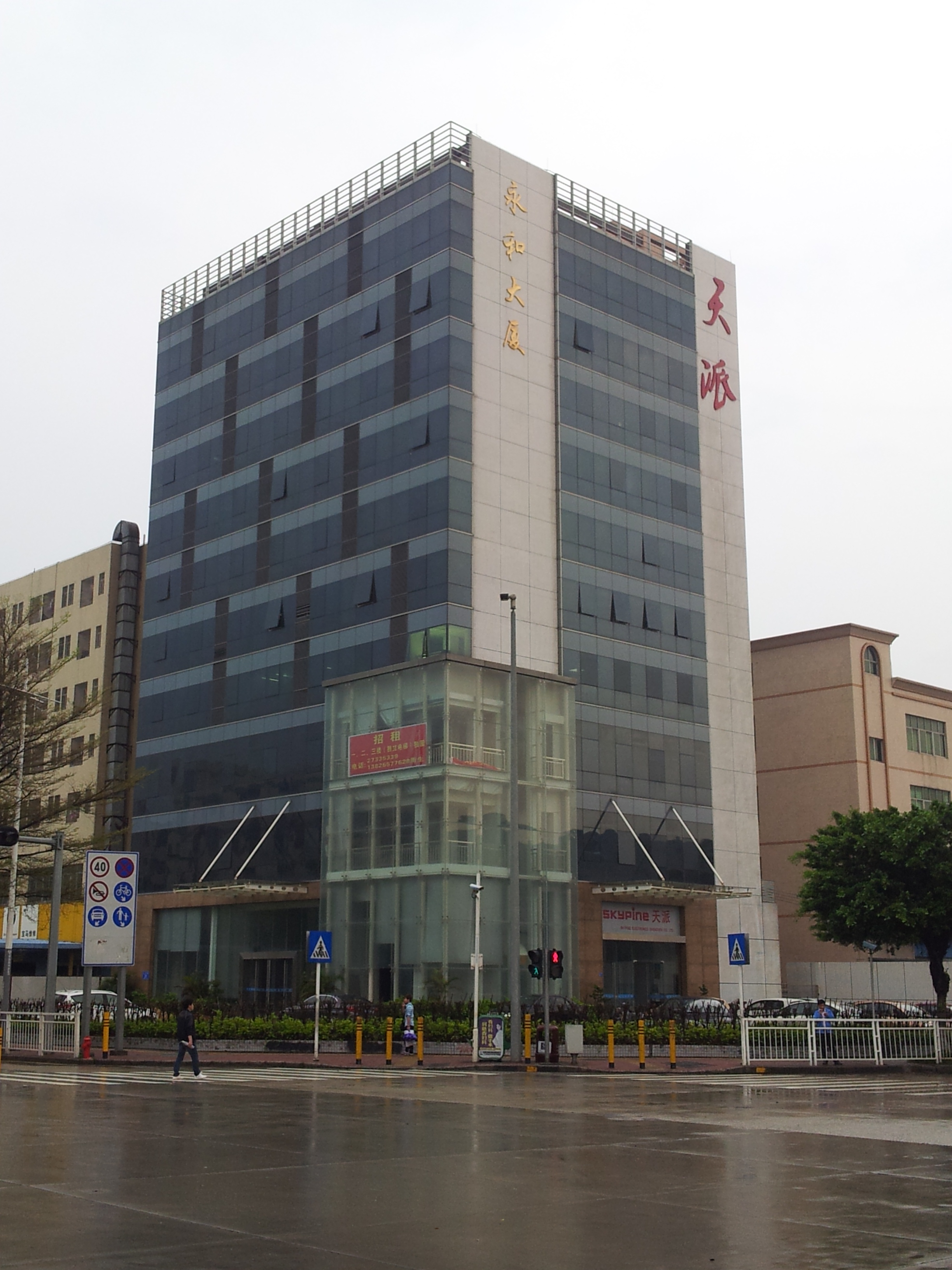 广州市全玻璃幕墙保养日常维护与周期检查要点
