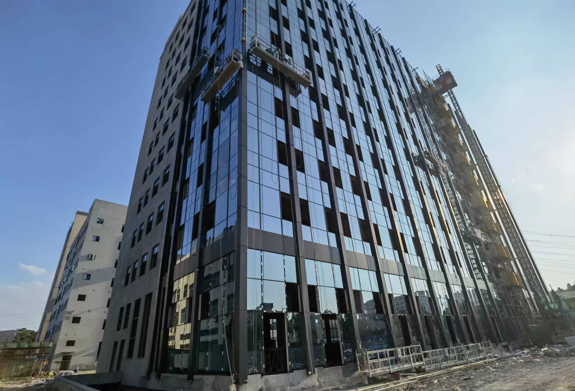 幕墙玻璃安装避坑技巧靠谱施工团队怎么选