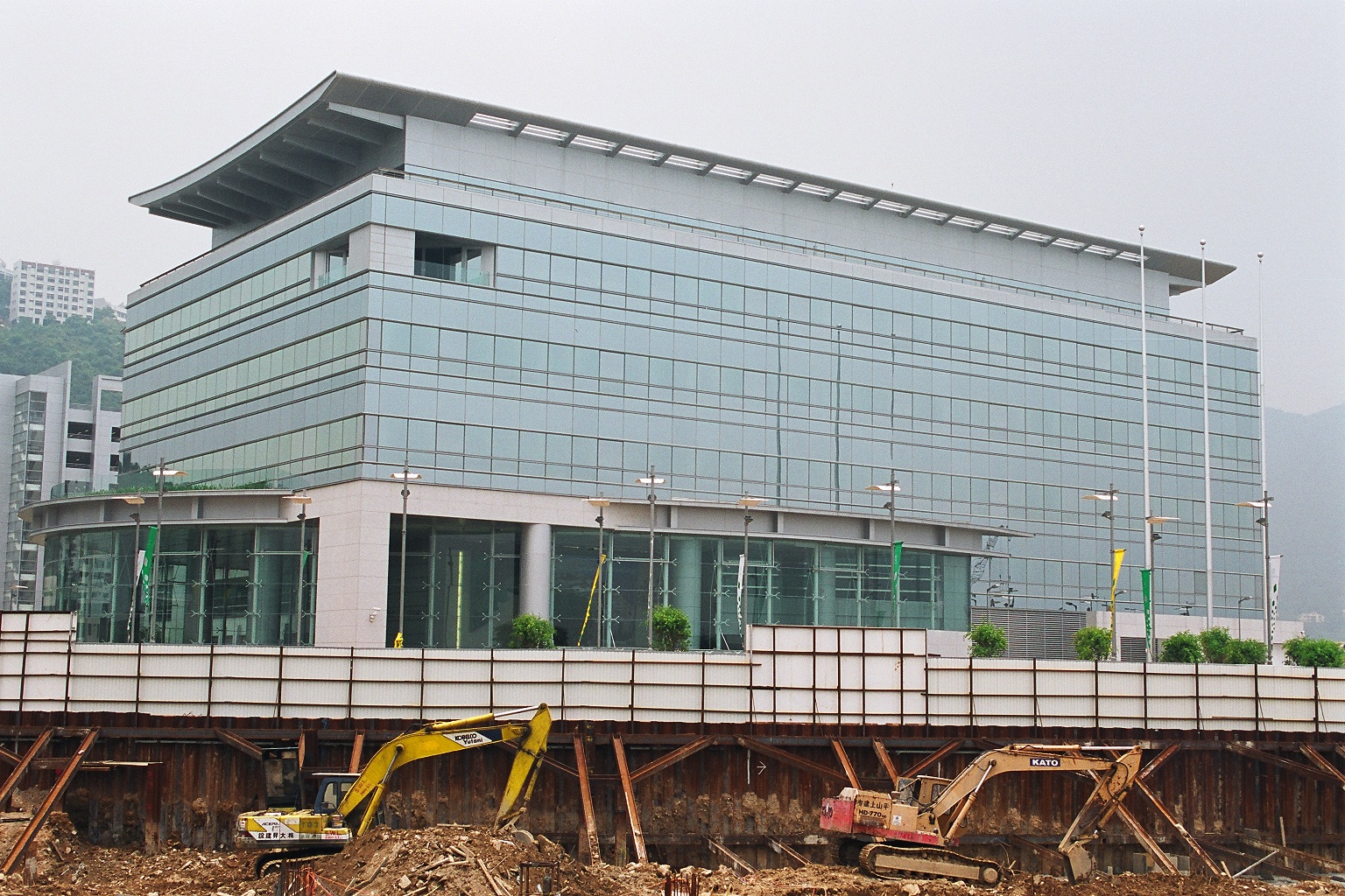 安装玻璃幕墙一平方多少钱市场报价套路拆解