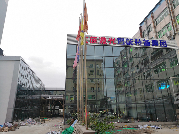 城市综合体玻璃幕墙找幕墙公司全包一平多少钱