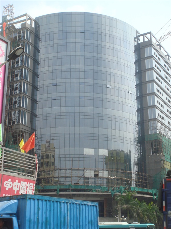 民治大厦商业楼隐框玻璃幕墙与明框玻璃幕墙工程